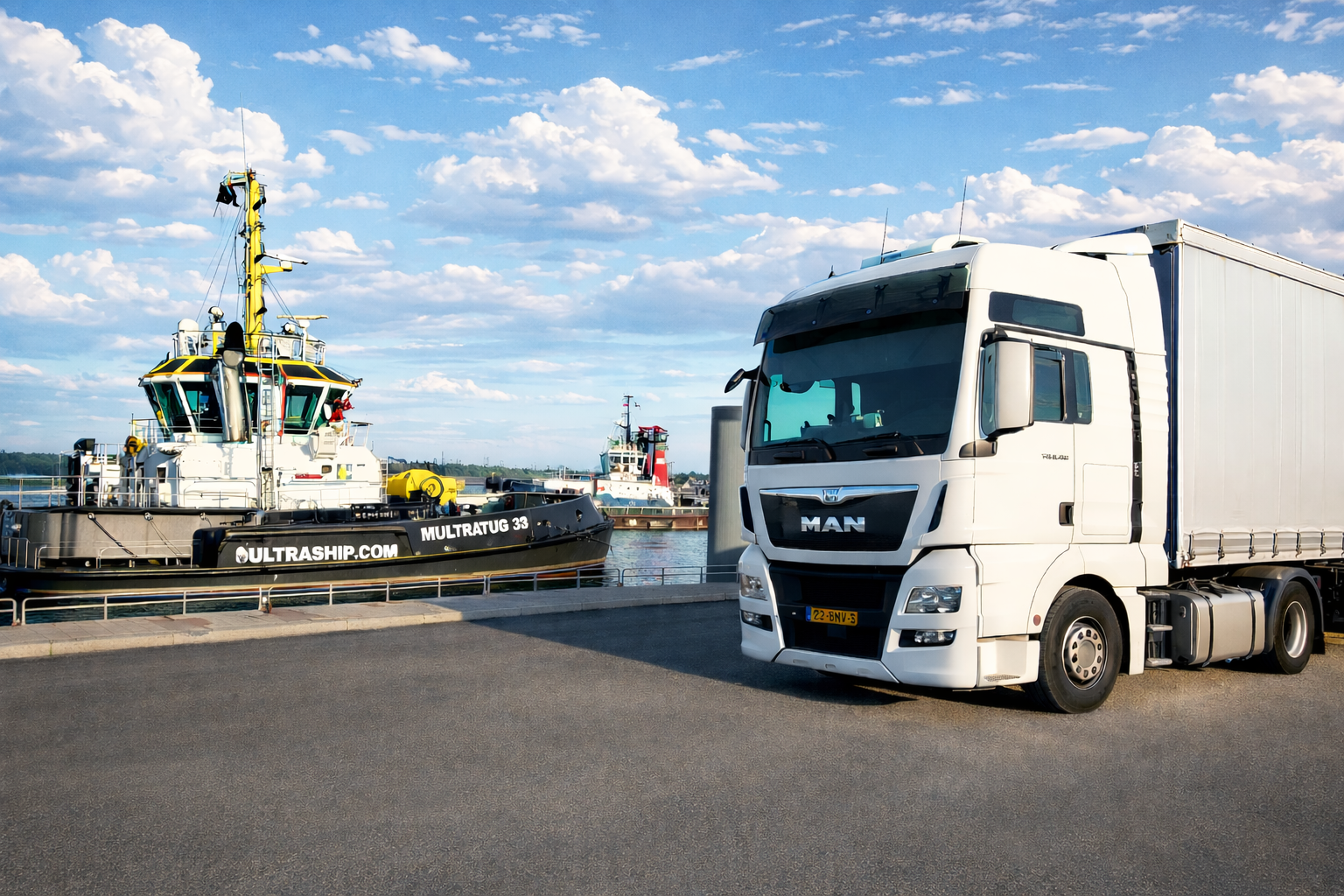 MAN vrachtwagen van Rosch Transport bij de haven met sleepboot